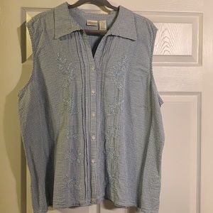 Super-Cute Sleeveless Top w/embroidery on front.  100% cotton  Blue & White 💙